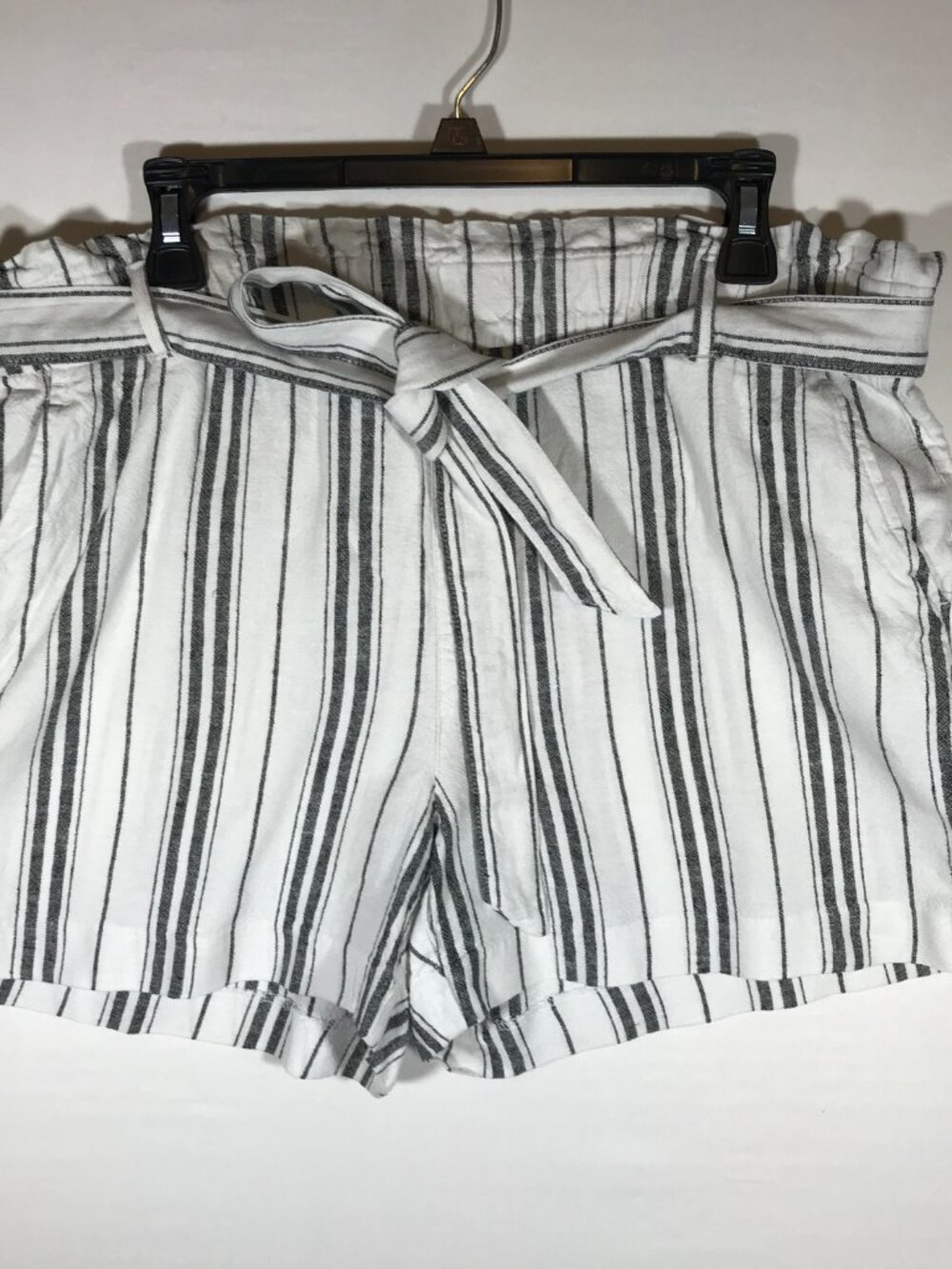 Old Navy Women's 14 White Black Stripe Linen Blend Elastic Waist Paper Bag Short
